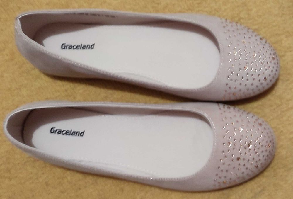 Balerini roz pal cu pietriicele