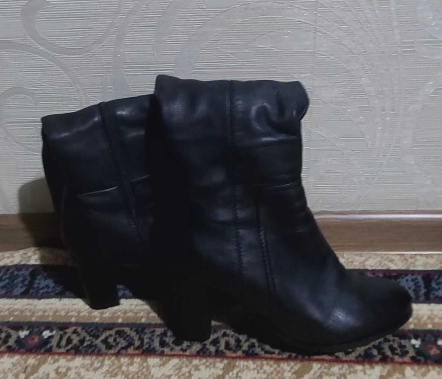 Продаются кожаные сапоги