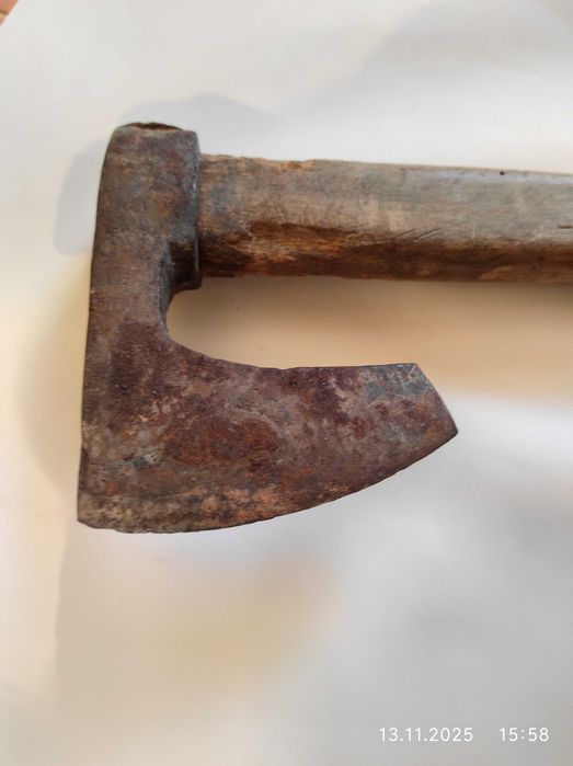 Ръчно кована антикварна брадвичка евтино