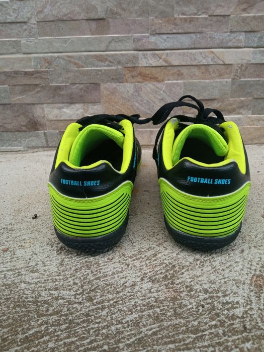Футболни обувки (Стоножки)