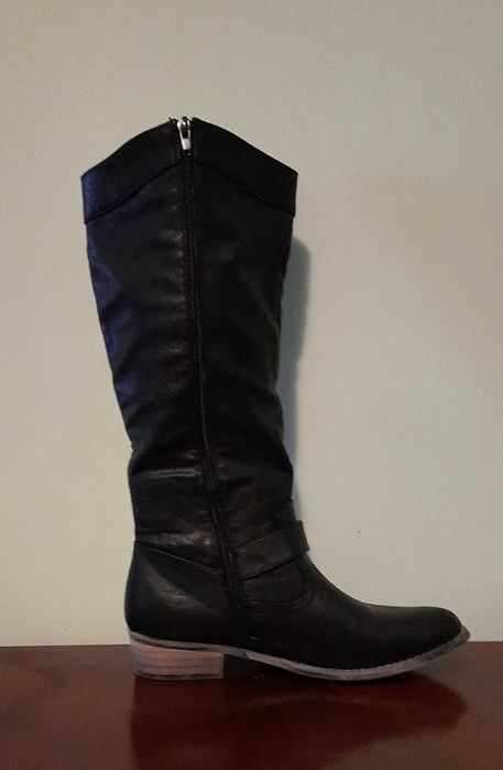 Дамски ботушки черни с капси