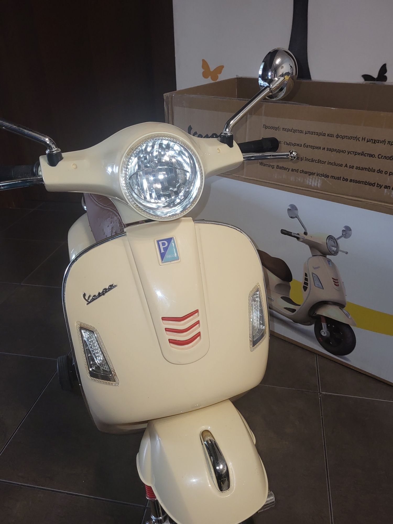 Scuter electric Vespa pt copii