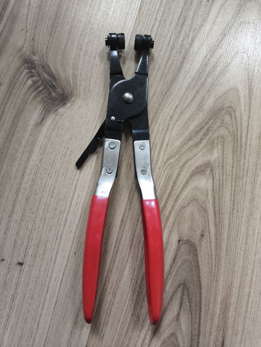 Клещи за скоби за водни съединения