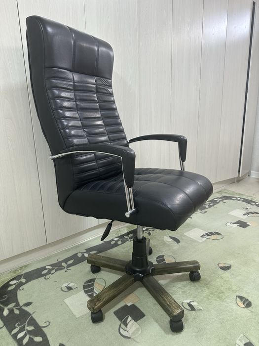 Офисное кресло Nowy Styl Atlant