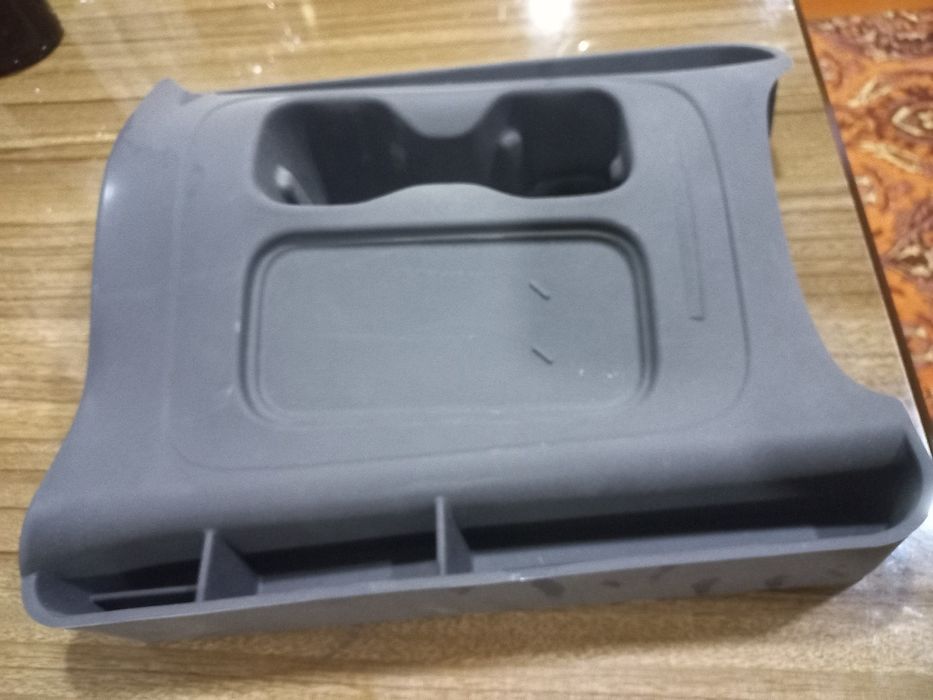 Продаю органайзер для Leapmotor c16