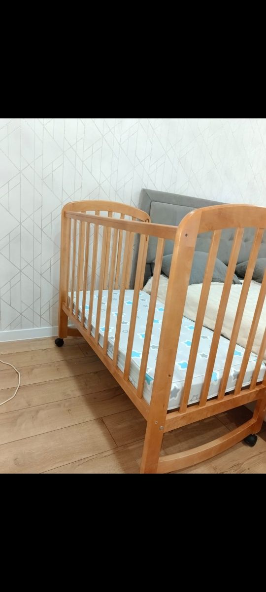 Продам детскую кроватку