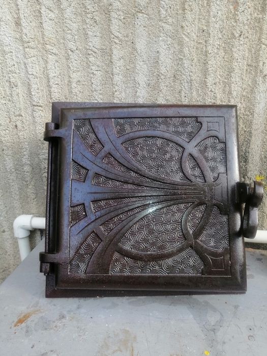 Uși din fonta pentru focar și cenusa