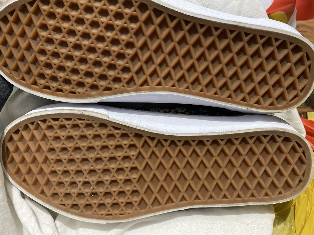 Нови Vans 38