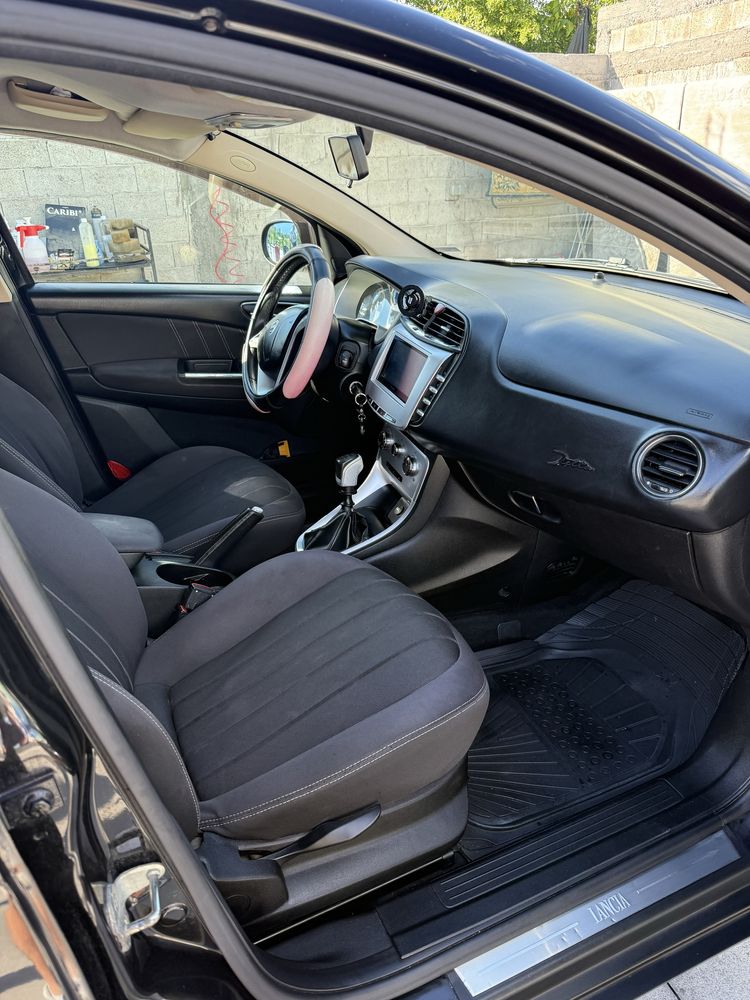 Lancia Delta 1.4 Tjet Газ-Бензин 120кс. 6ск. Navi РЕГИСТРИРАНА