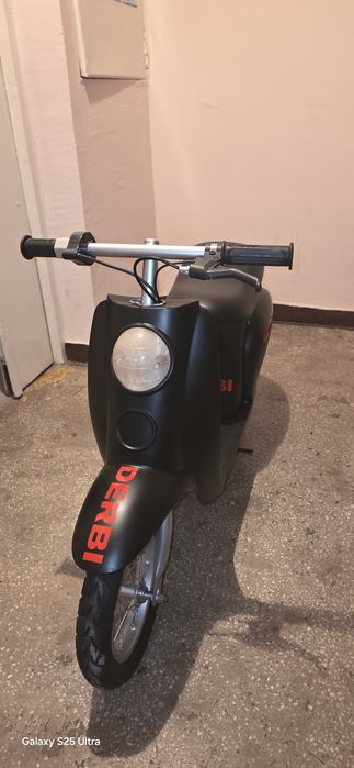 Scuter electric Razor