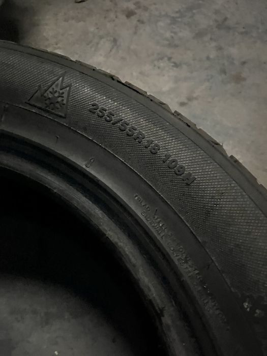 Продаю комплект зимней резины 255/55/18