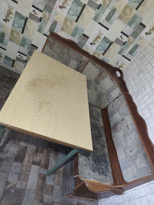 Кухонный уголок и стол