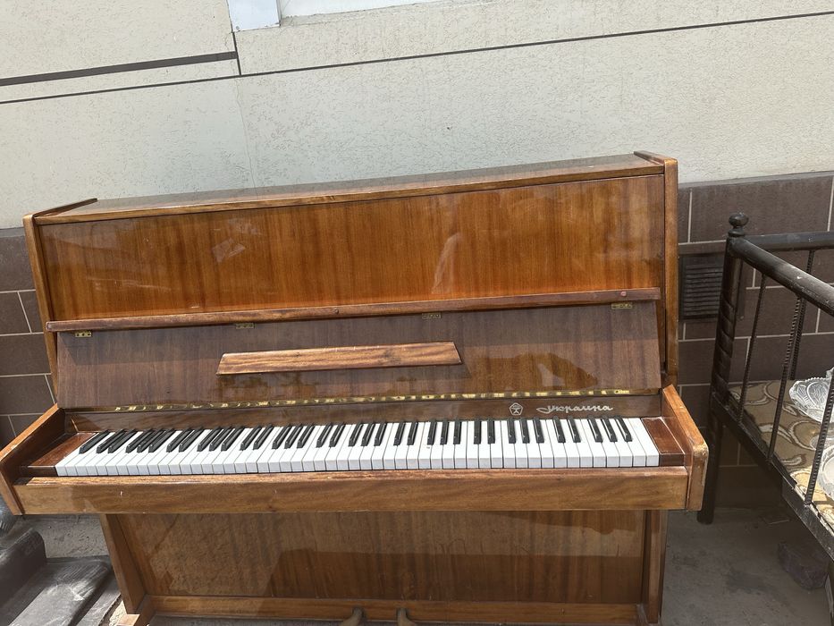 Piyaniya sotiladi ukarinaniki 500min kelishiladi