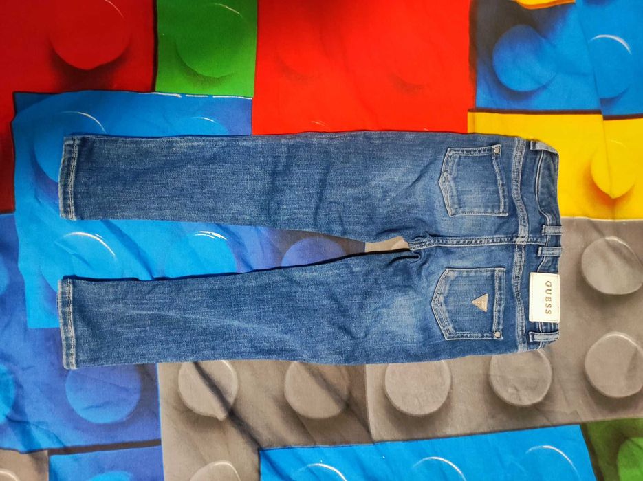 Отлични дънки GUESS за 3-4 г. за 10 лв.