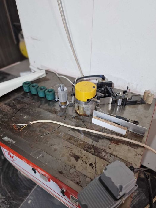 Masina de pus  cant abs pe curb si drept .