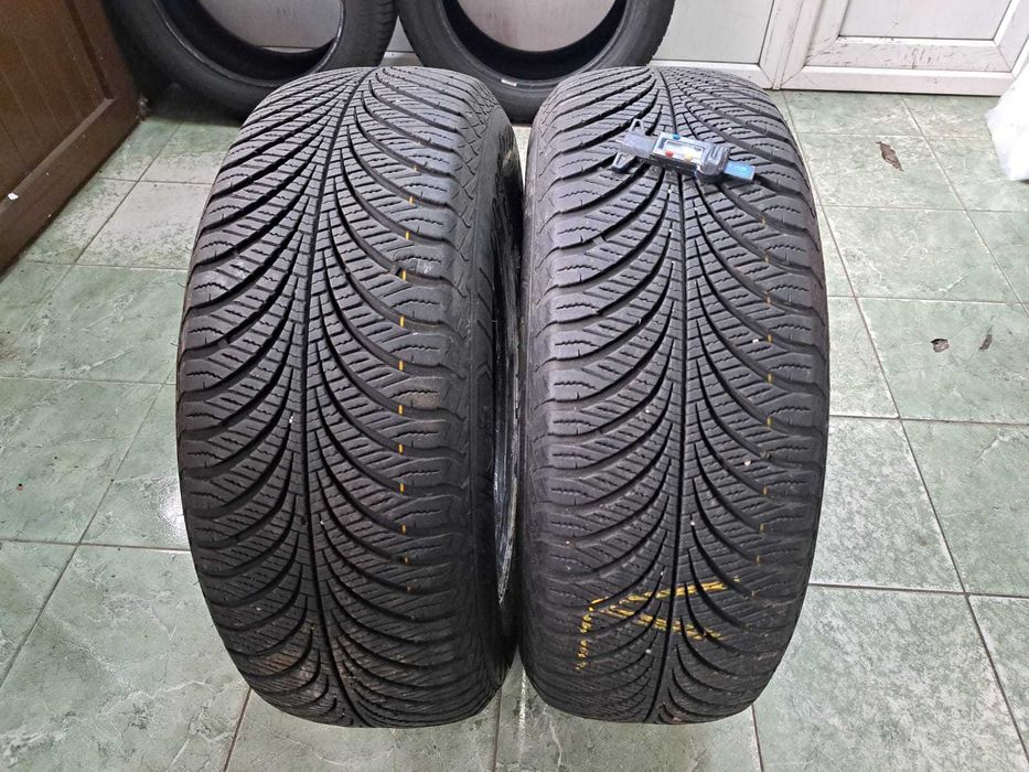 2 anvelope 235/65 R17 Goodyear 4 sezoane