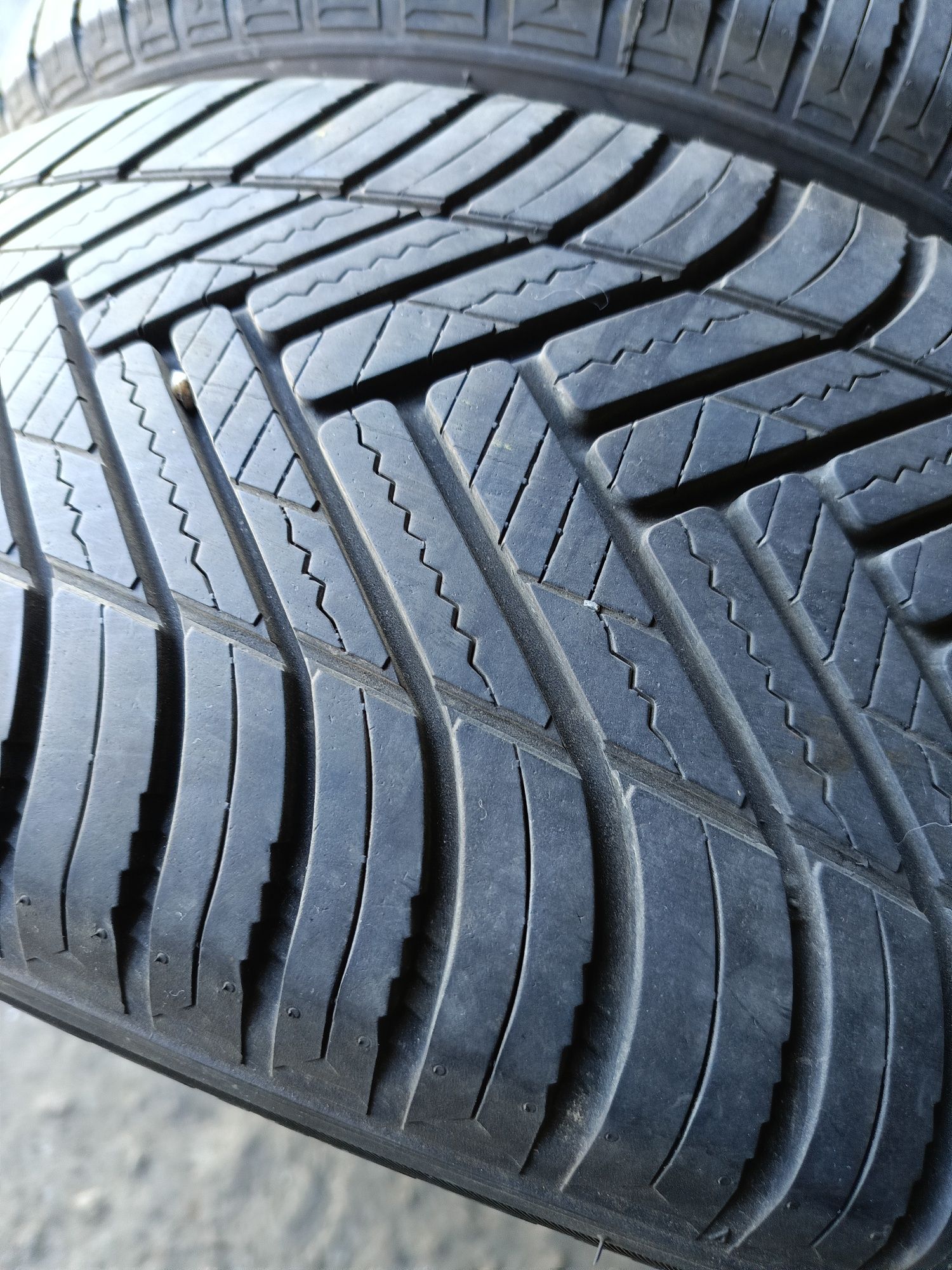 Всесезонни гуми -2022г.-17цола-215/55-1бр.-120лв."HANKOOK"