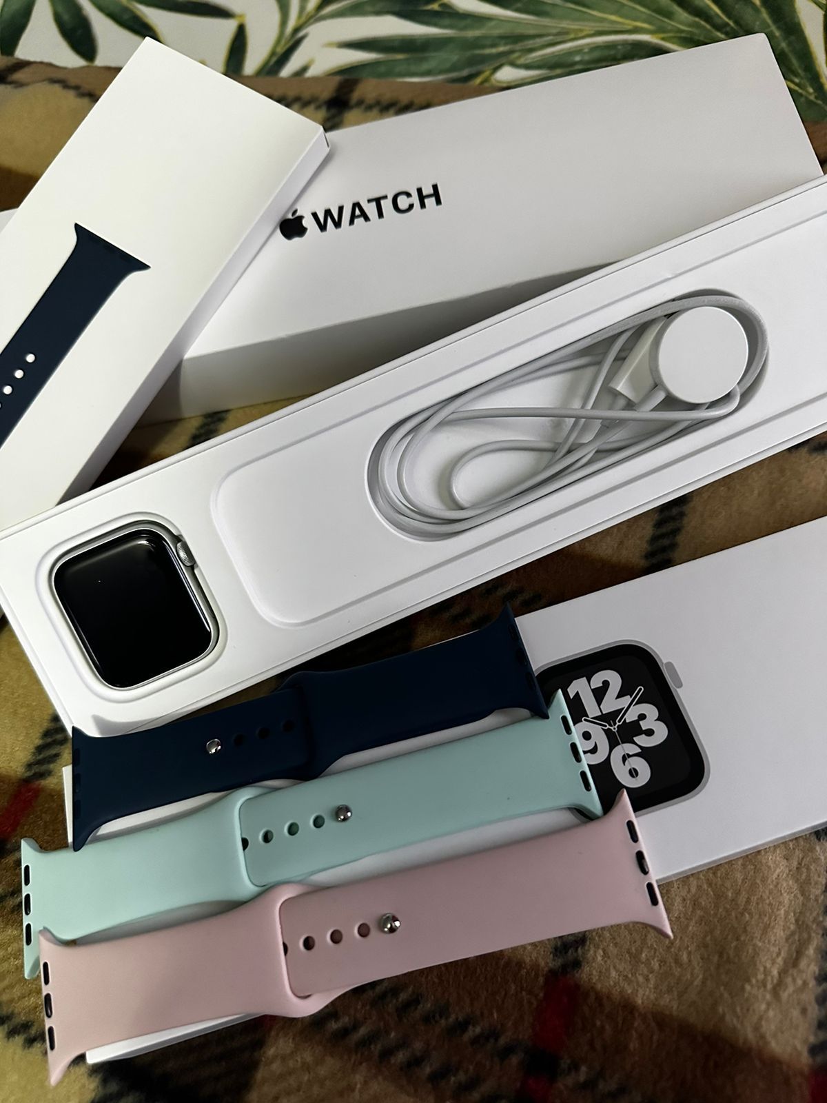 Apple watch SE новый