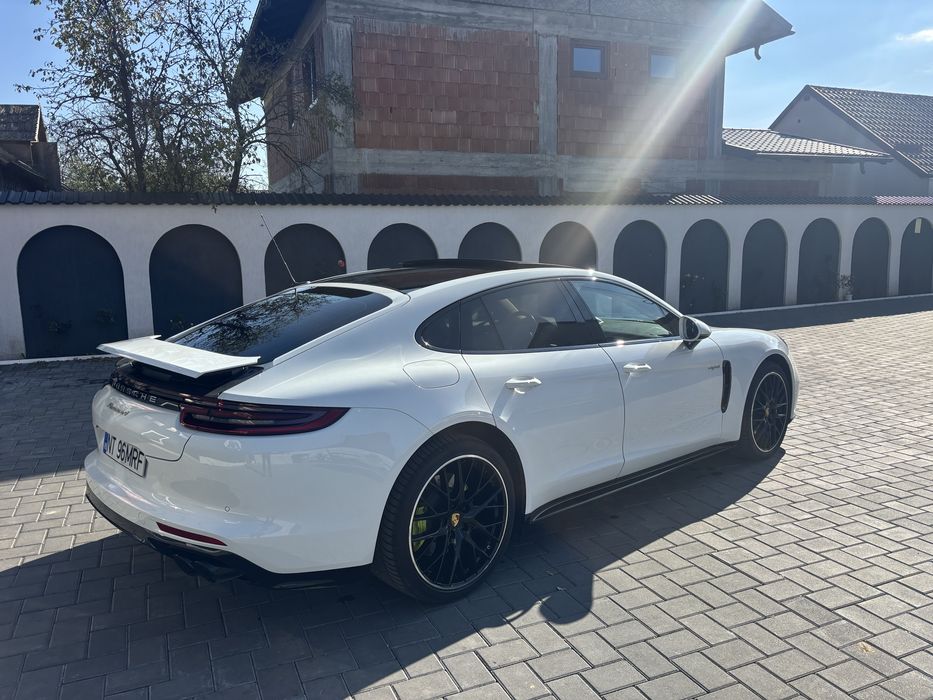 Porsche Panamera 4