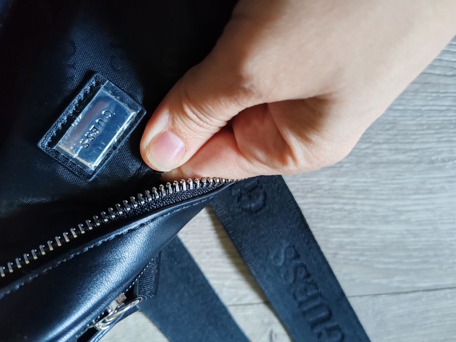 Дамска чанта оригинална Guess