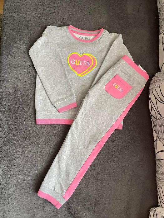 Рокля и екип на Guess 6 год