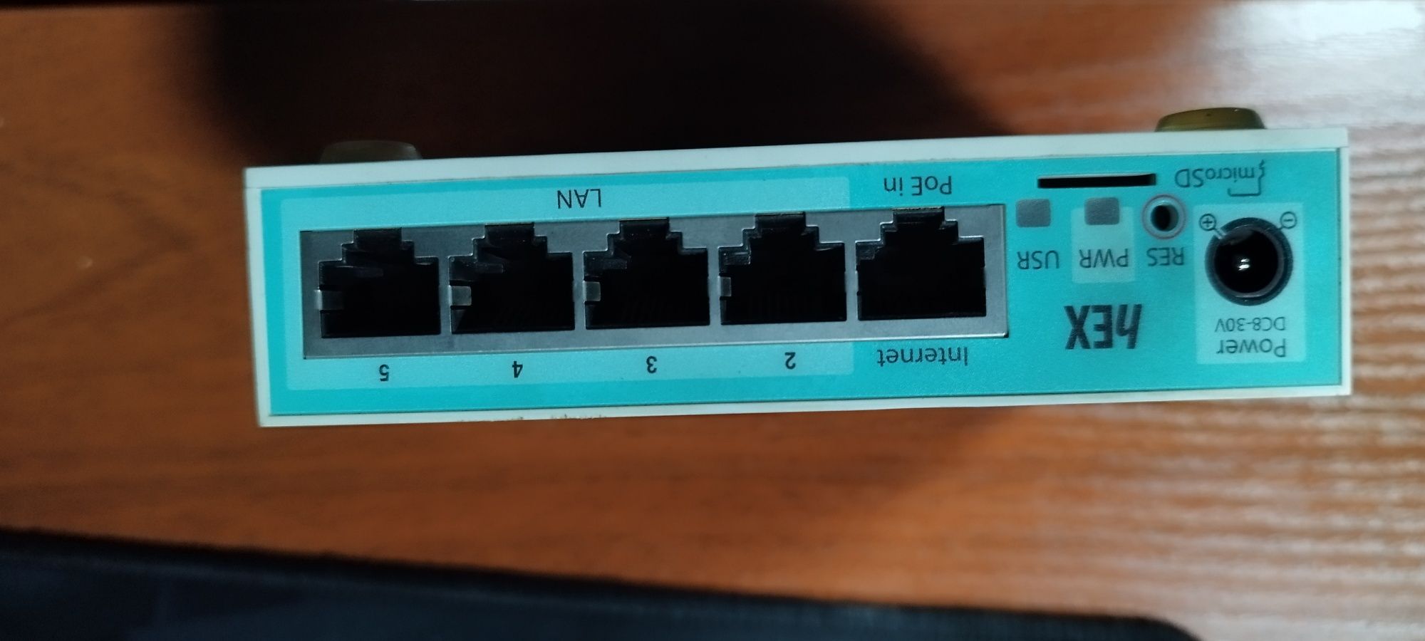 Продам Маршрутизатор Mikrotik, hEX RB750Gr3, 4 порта Ethernet