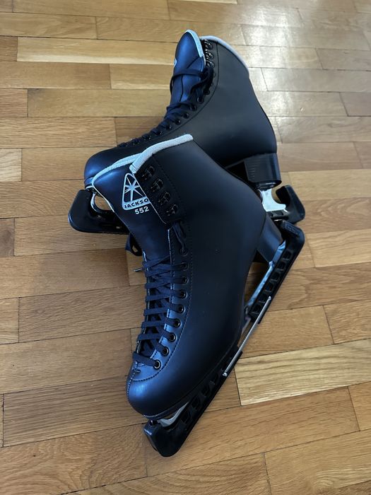 Зимни кънки за фигурно пързаляне