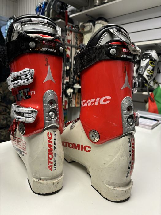 Продавам ски обувки Atomic RT