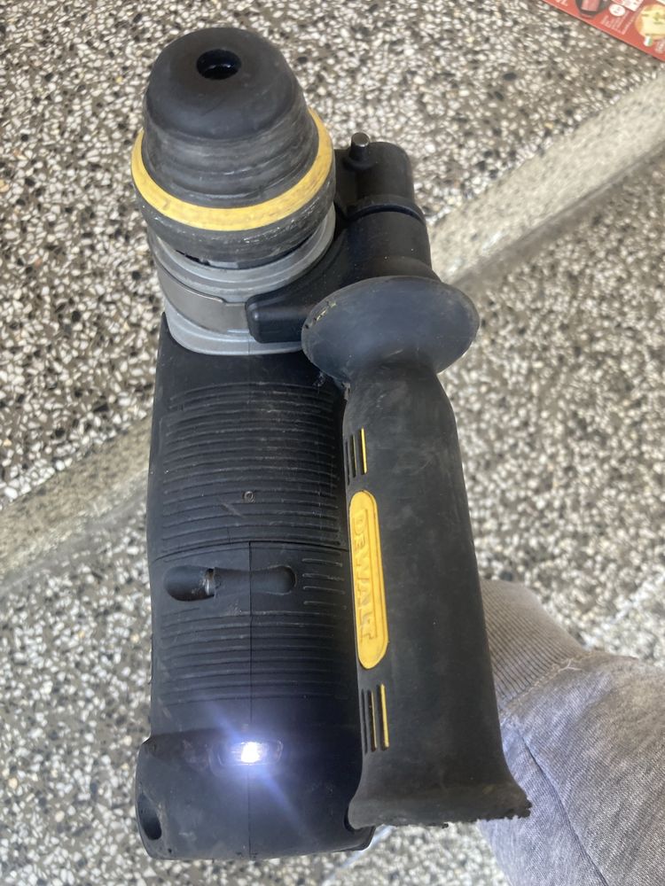 Акумулаторен перфоратор Dewalt DCH273