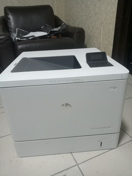Продам цветной лазерный принтер Hp Enterprise M552  в отличном состоян