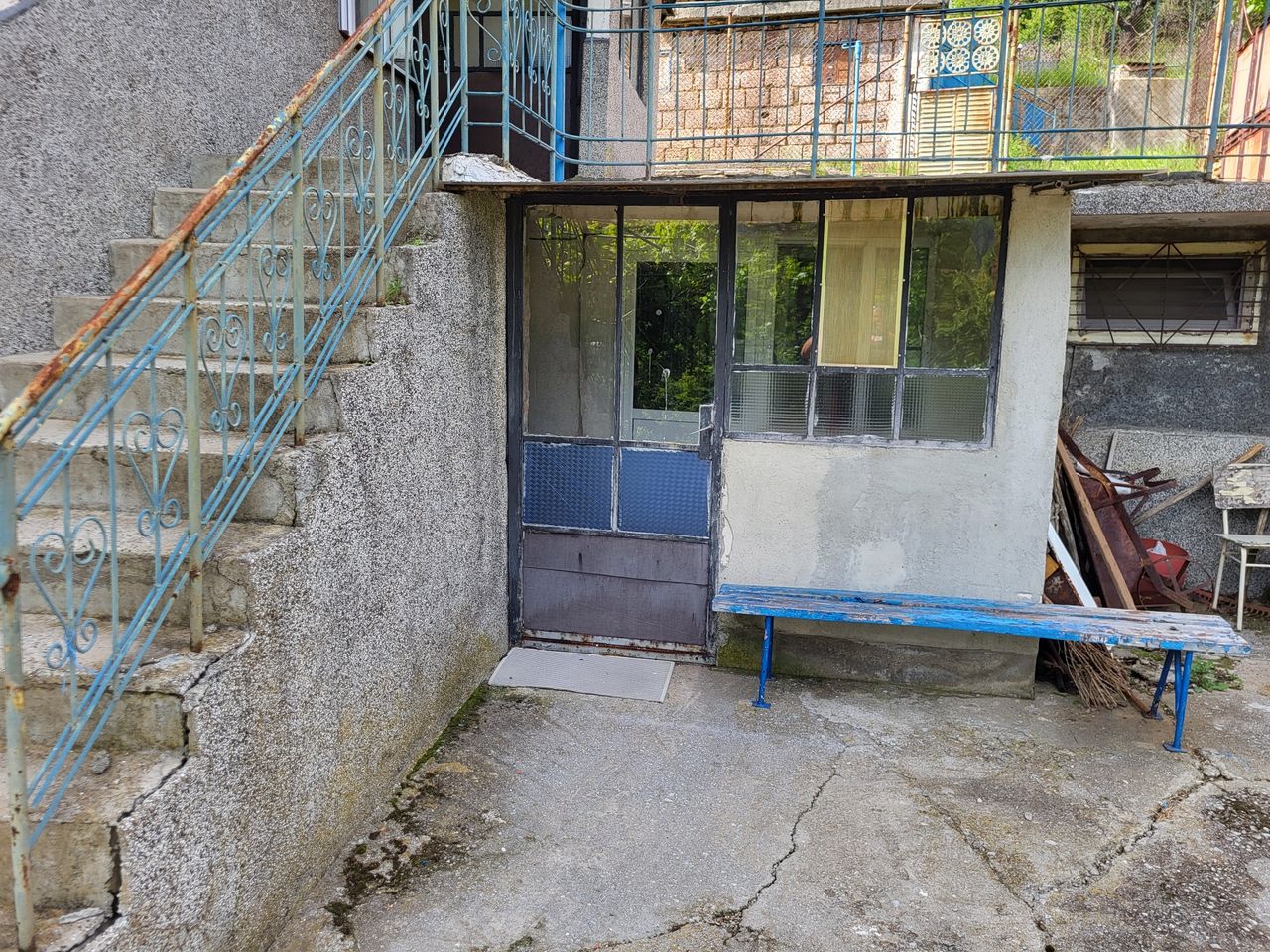 Продава се Къща в Перник, Васил Левски - 150 кв.м за 400 €/кв.м - Снимка #2