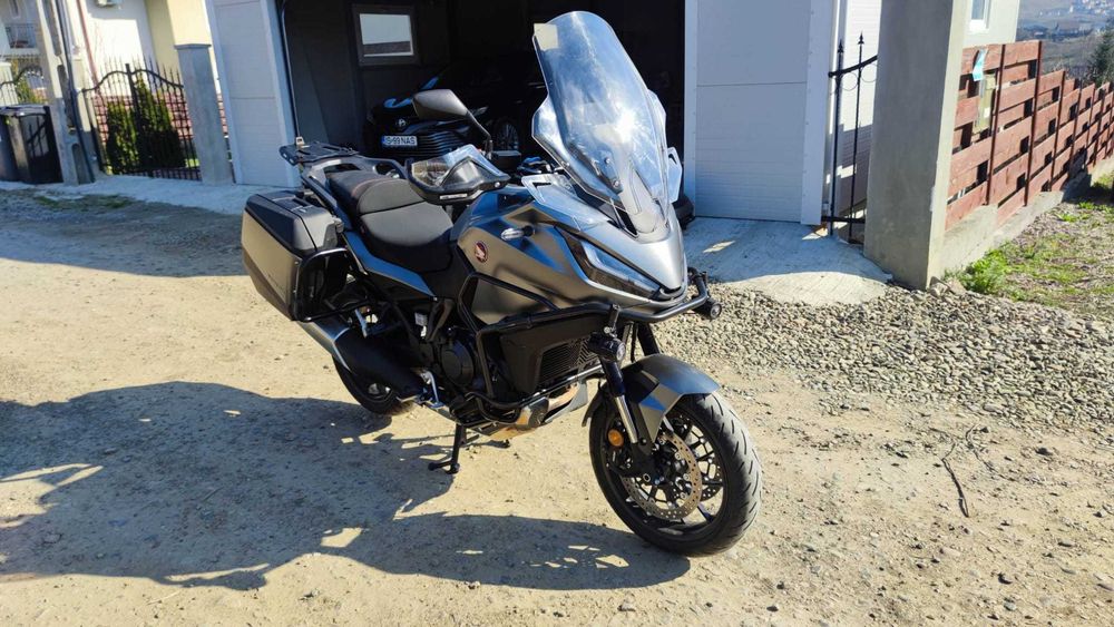 Honda NT 1100, echipata full-touring, optionale de calitate, ca noua