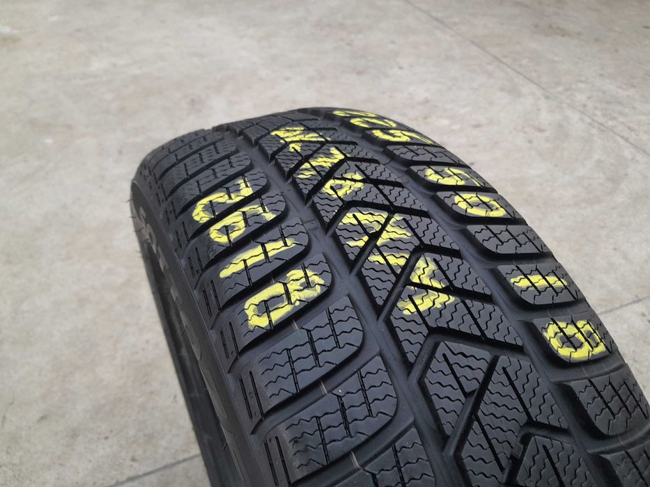 O anvelopa de iarna 225 50 18 pirelli sottozero 3 profil 7,8 mm