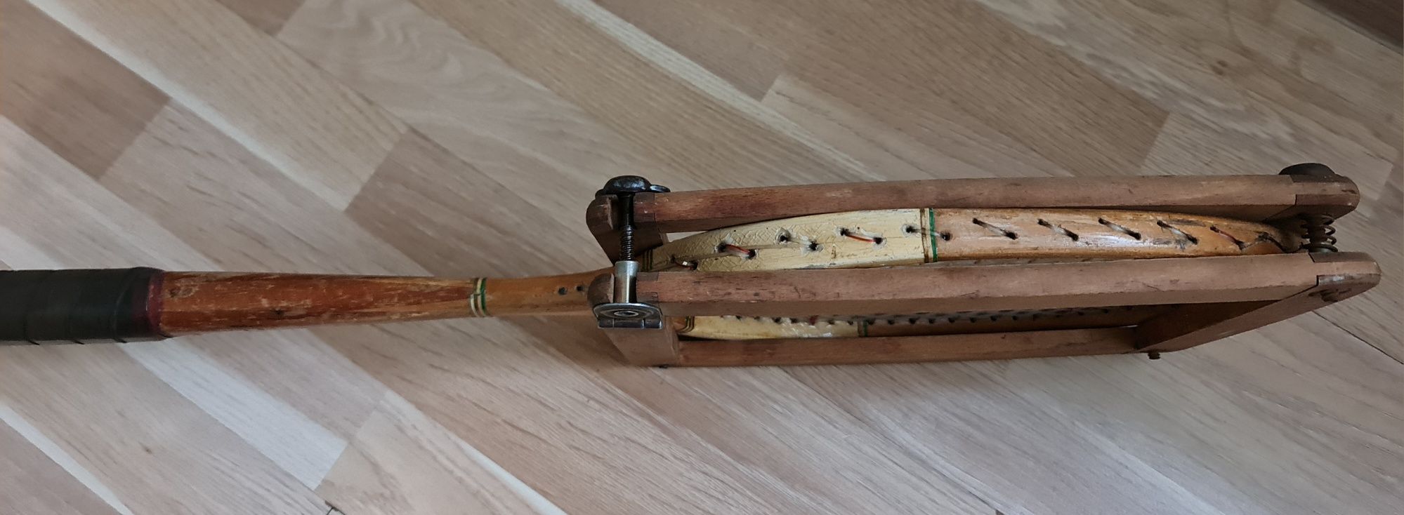 Vintage тенис ракета с преса Slazenger