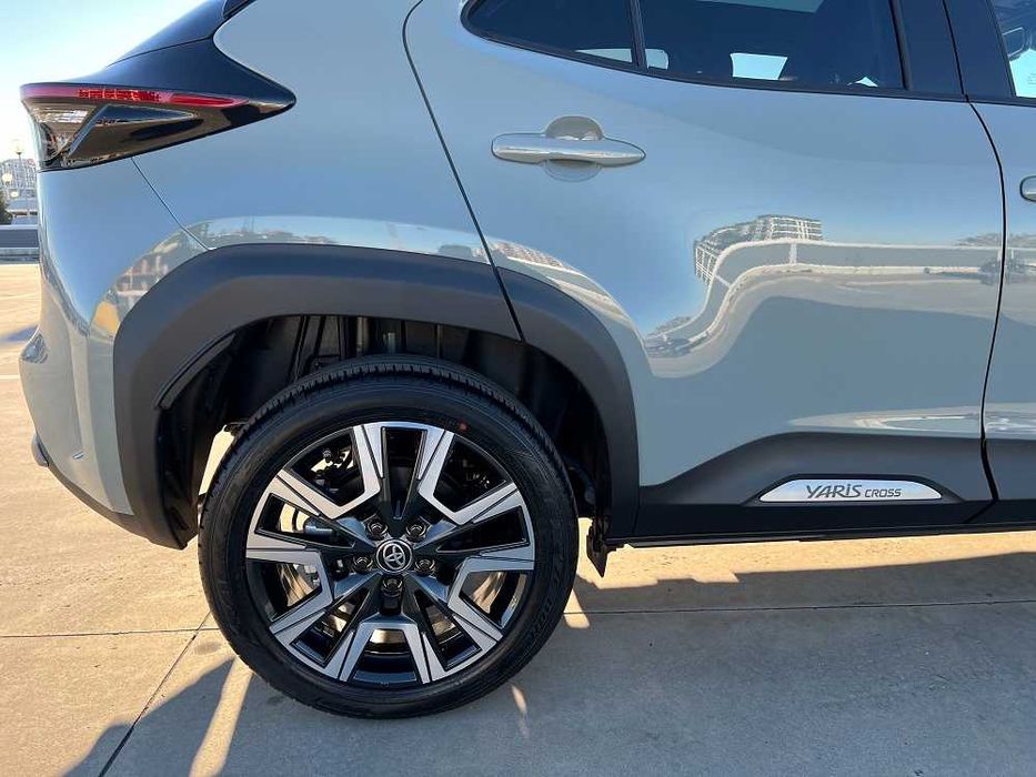 Продавам 4 броя Летни Гуми FALKEN 215 50 18 на 5000 км. ДОТ 11/2024.