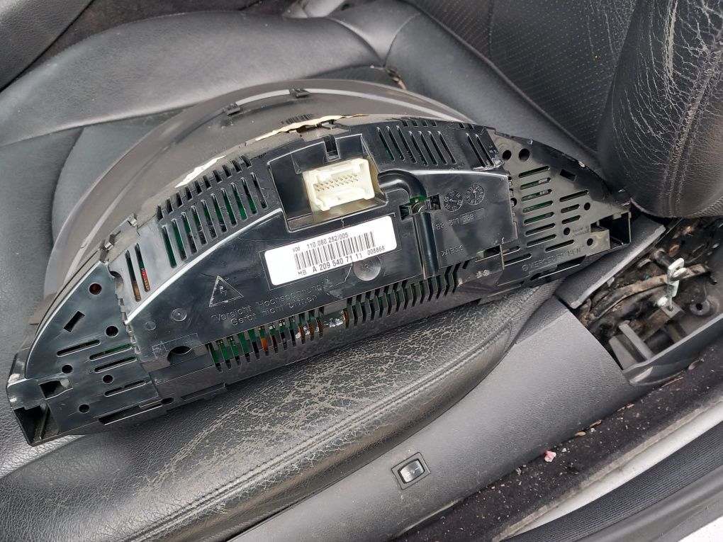 Ceasuri bord Mercedes CLK C209 2004 Coupe 2.7 cdi