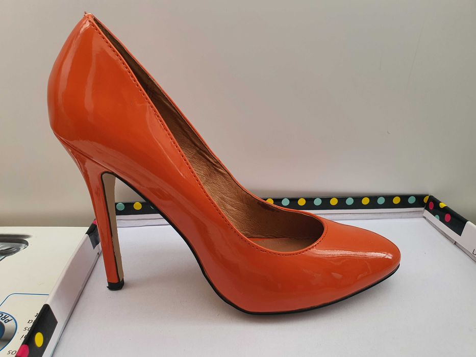 Pantofi stiletto din piele naturală lăcuită