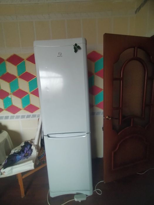 Холодильник Indesit