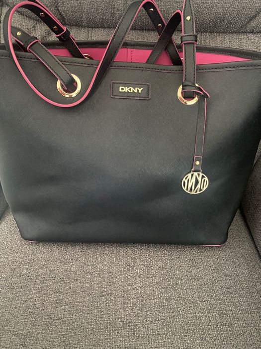 DKNY дамска чанта естествена кожа сафиано голяма
