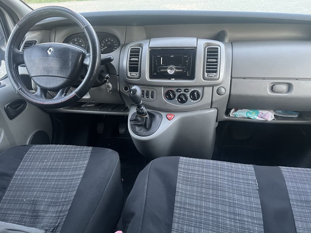 Renault Trafic 8+1 2.0 diesel model lung