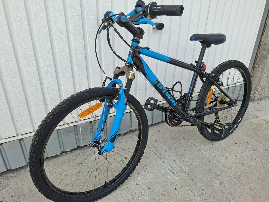 Bicicleta Btwin 24" pentru copii 8-12 ani.