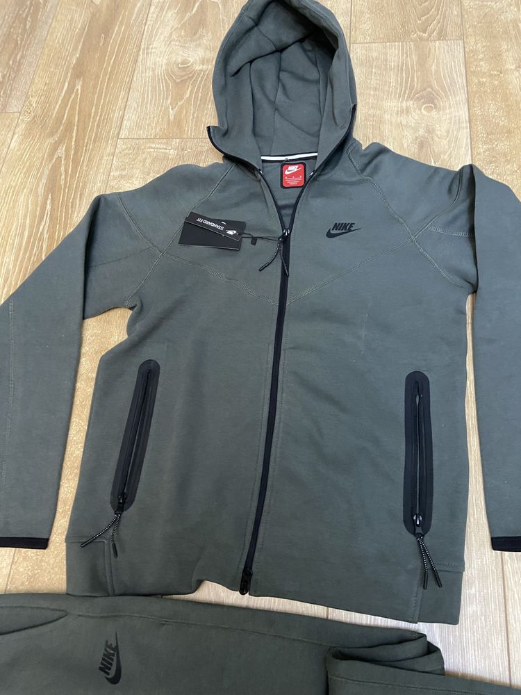 Trening Tech Fleece Nike marimea XXL