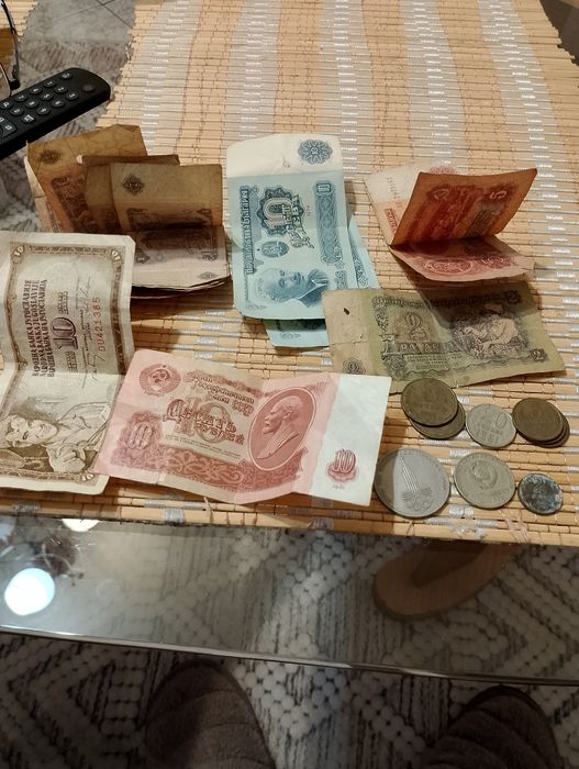 Стари банкноти и монети