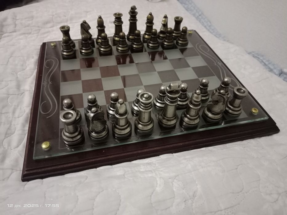Набор шахмат Glass & Wood Chess (металлические фигуры)