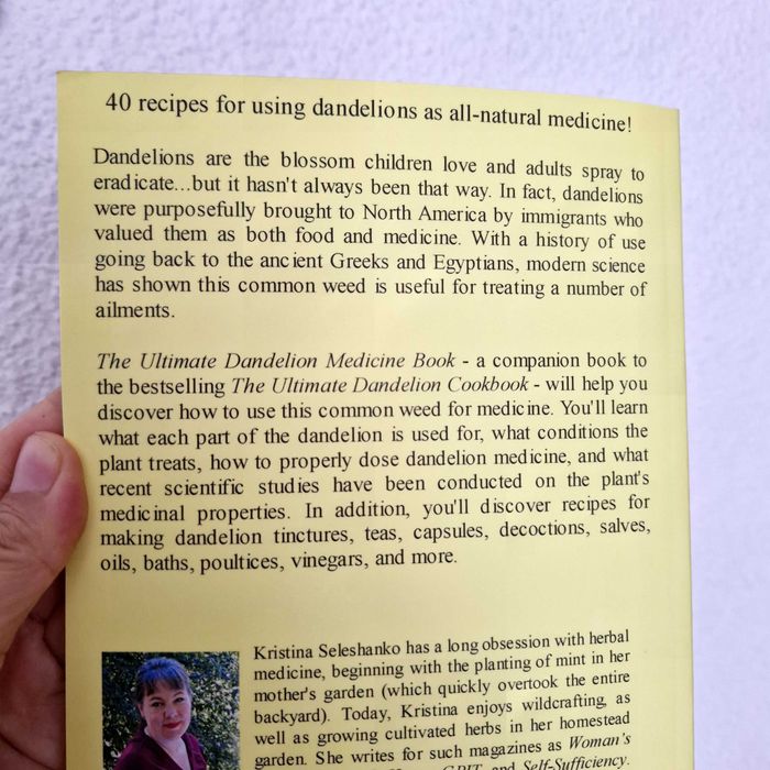 Carte noua: Dandelion, medicine book