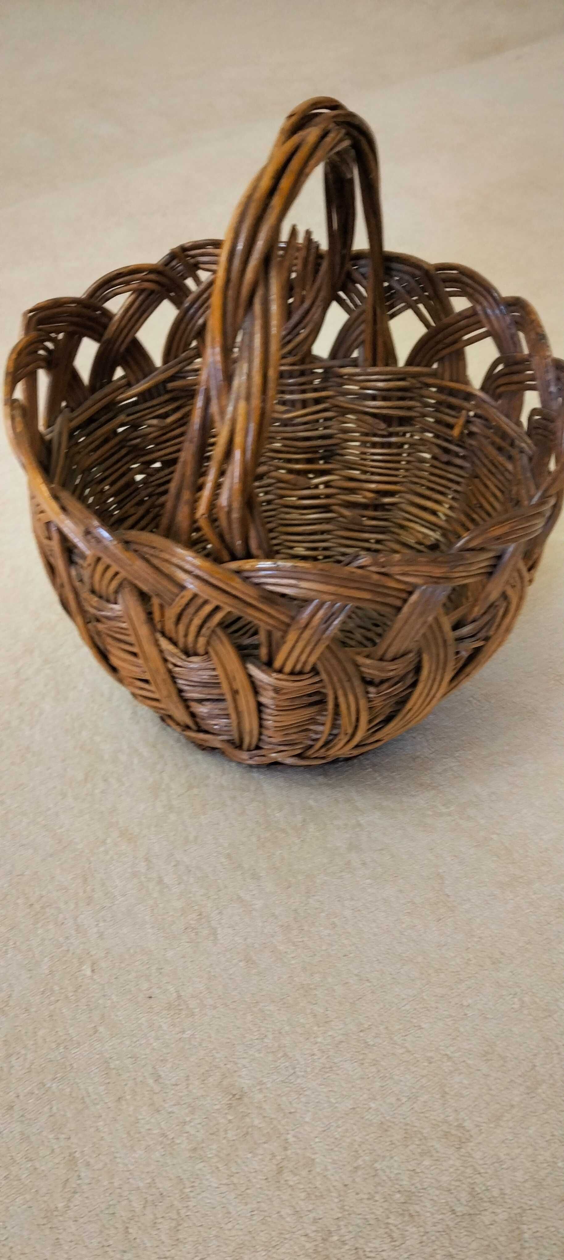 Продавам плетени кошници