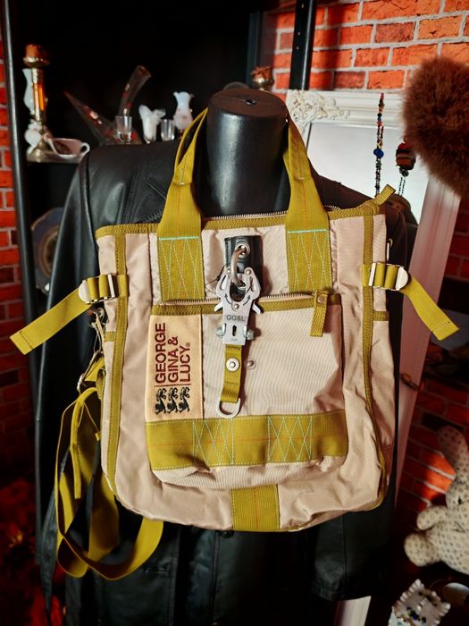 George Gina Lucy geanta