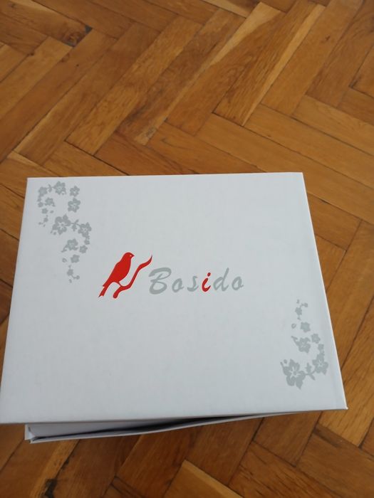 Продавам дамски боти,чисто нови.