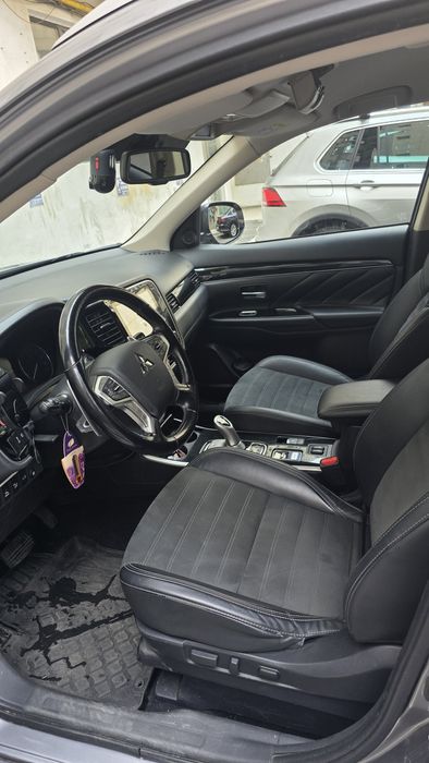 Vand Mitsubishi Outlander Plug-In Hybrid sau PHEV.