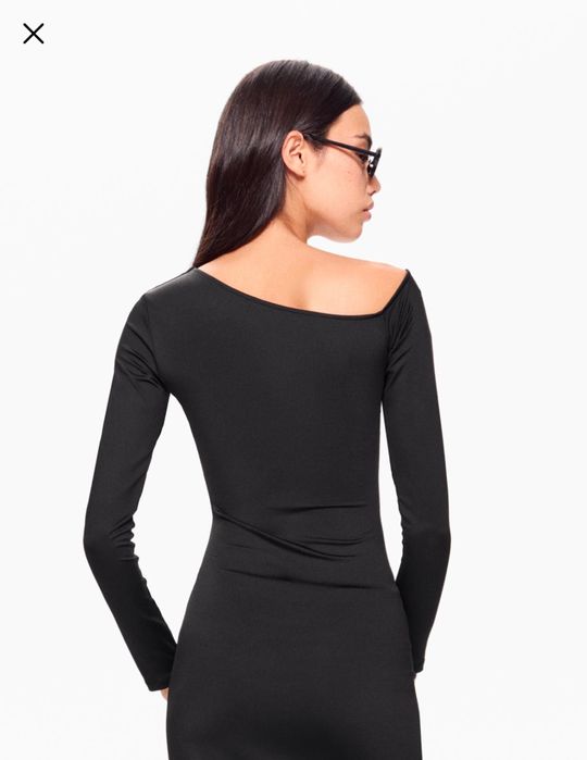 Асиметричка рокля Bershka